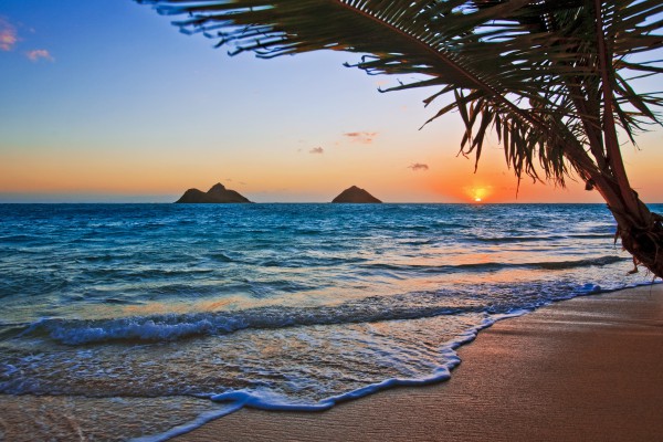 Pacific sunrise at Lanikai beach, Hawaii