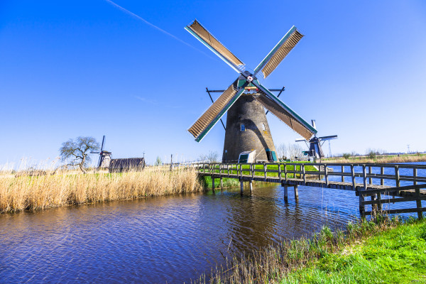 traditional Holland countryside – Kinderdijk, valley of windmill