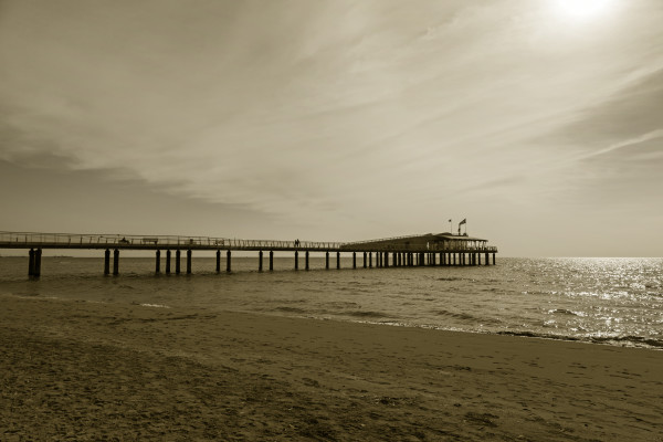 sepia lido di camaiore pier